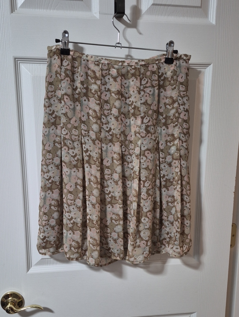 Jones Wear Floral Pleated Skirt in Beige, Cream, and Light Pink